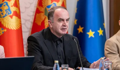 ministar ekonomskog razvoja nik djeljosaj