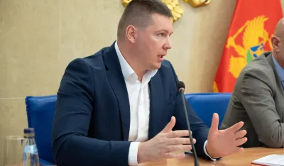 Adžić: Spajić bježi od kontrolnog saslu&scaron;anja, uz pomoć Mandića i Lakovića ponižava Skup&scaron;tinu