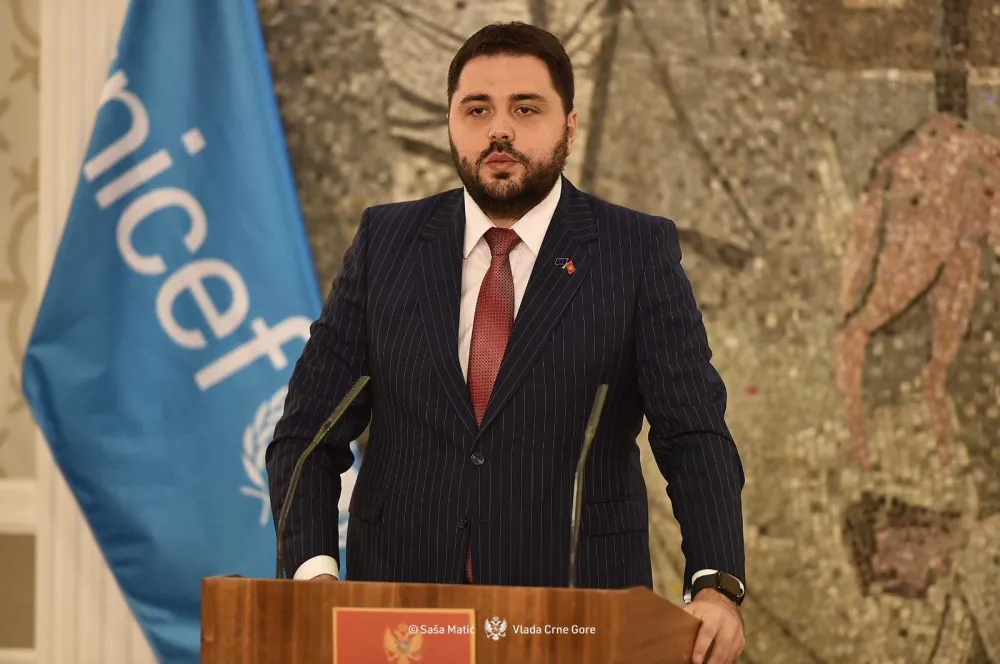 Martinović: Vi&scaron;e od &scaron;est miliona eura za projekte u Herceg Novom, Baru i Tuzima