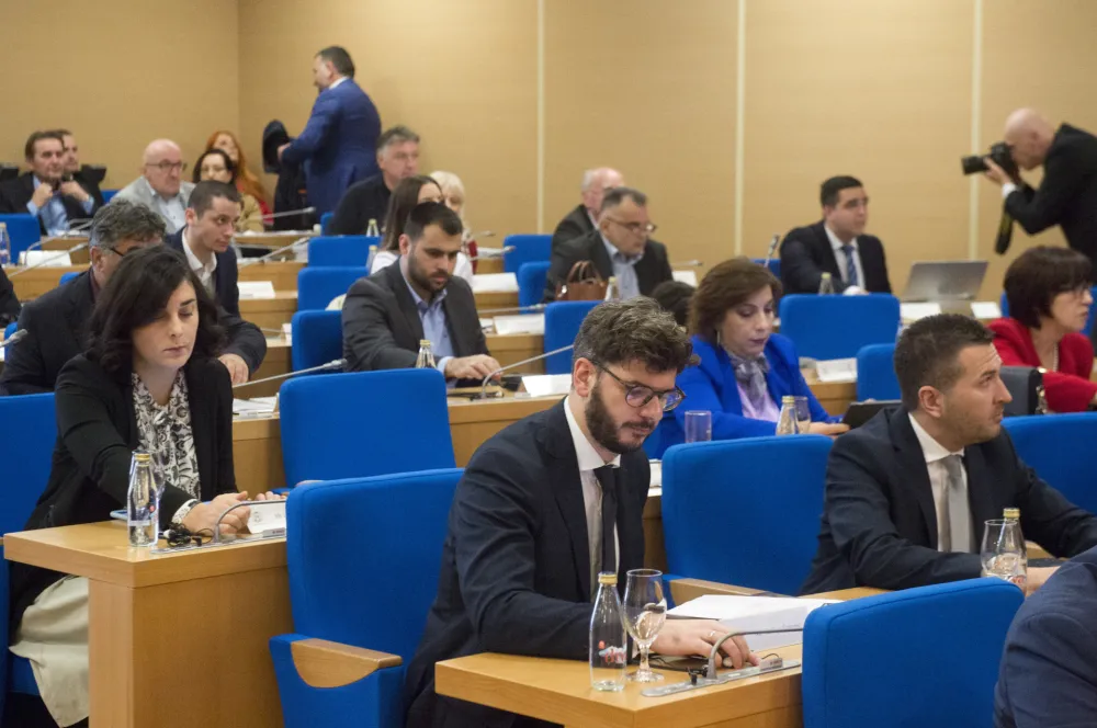 PES: Smjenom Injac DPS želi da vrati praksu zloupotreba i korupcije