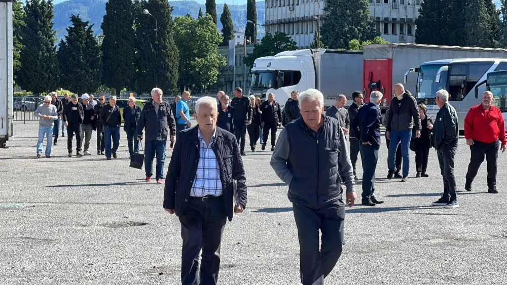 (VIDEO) Biv&scaron;i radnici Gradskog saobraćaјa traže isplatu zemlji&scaron;ta i akciјa