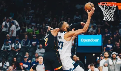 Sa meča Finiks - Minesota