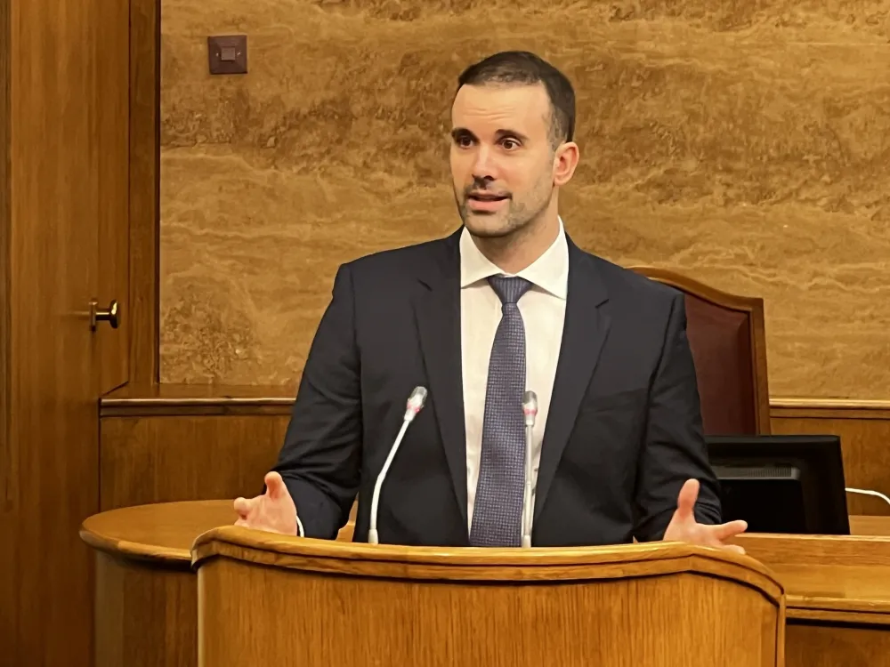 Premijerski sat pomjeren za 9. maj