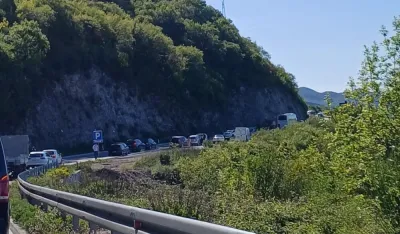 Sudar autobusa i automobila u Lapčićima kod Budve, vozač te&scaron;ko povrijeđen