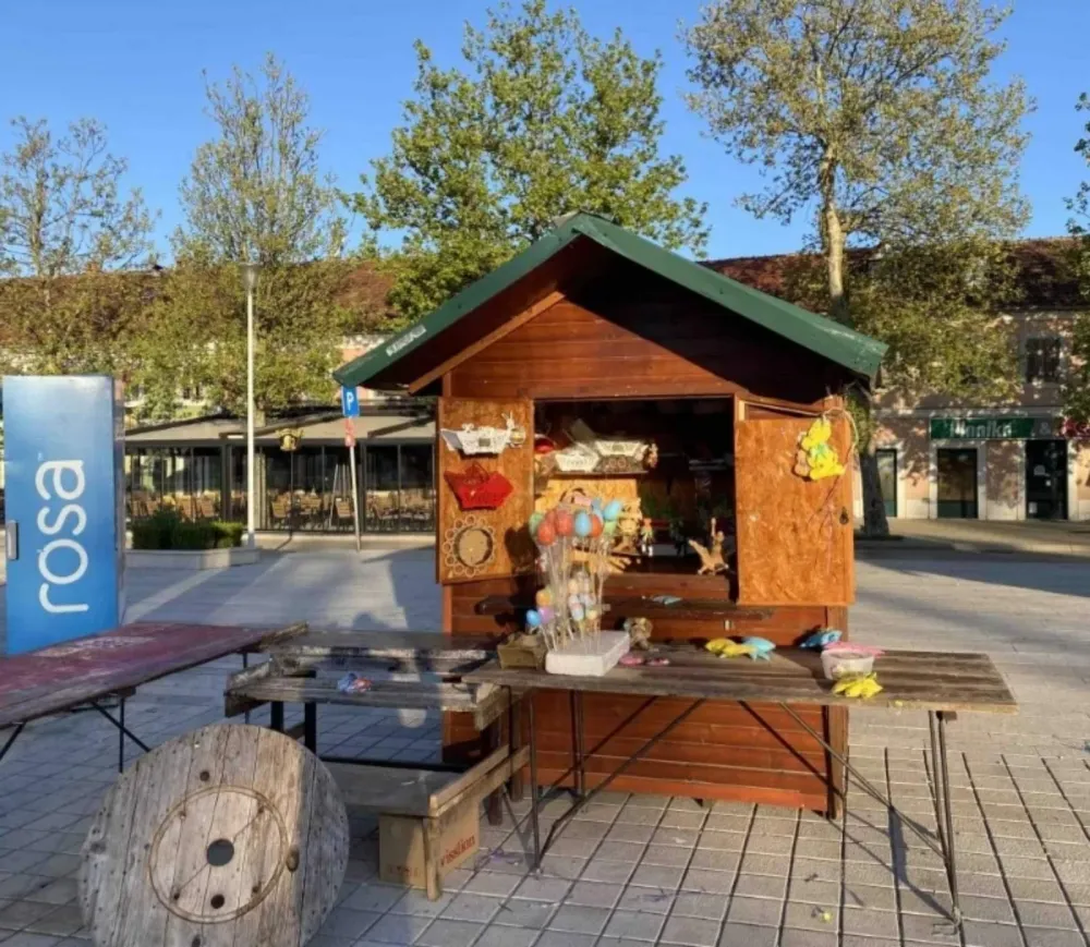 Nik&scaron;ić: Obijena kućica sa ukrasima