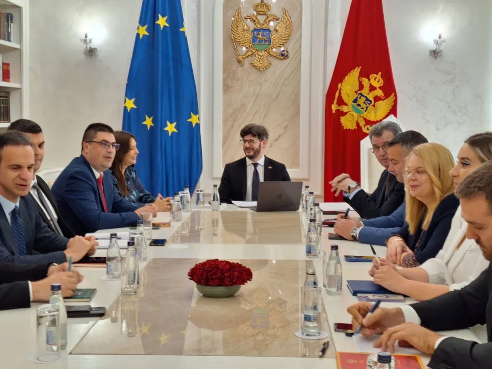 (FOTO) Čarapić: Tri predloga za re&scaron;enje krize u &Scaron;avniku; Rakočević: Vlada da povuče odluku o prinudnoj upravi