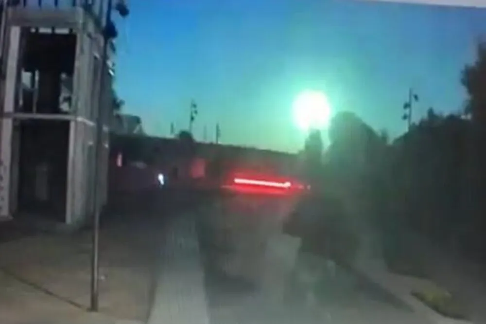 (VIDEO) Misteriozna svjetlost iznad Ukrajine