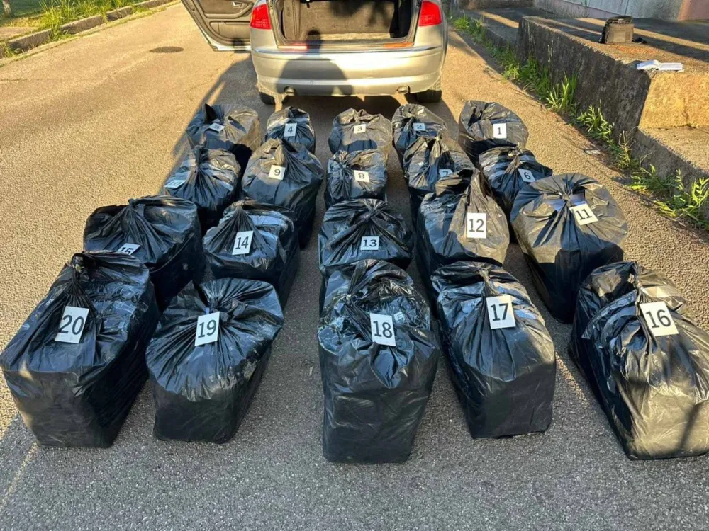 (FOTO) Granična policija zaplijenila preko 300 kg rezanog duvana