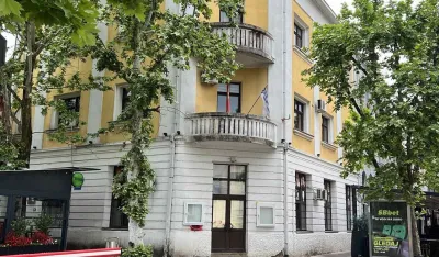 Enormna potro&scaron;nja vode u zgradi gradske ustanove: Na vodomјer Dјečјeg saveza i ciјev koјa ide kroz prozor