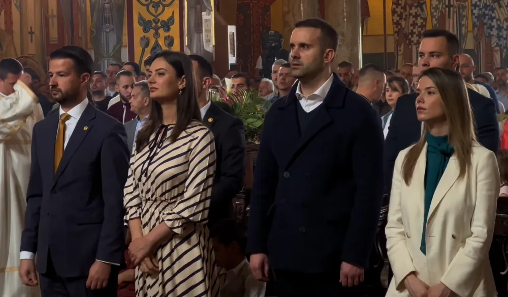 (FOTO/VIDEO) Milatović i Spajić prisustvovali vaskr&scaron;njoj liturgiji u Podgorici