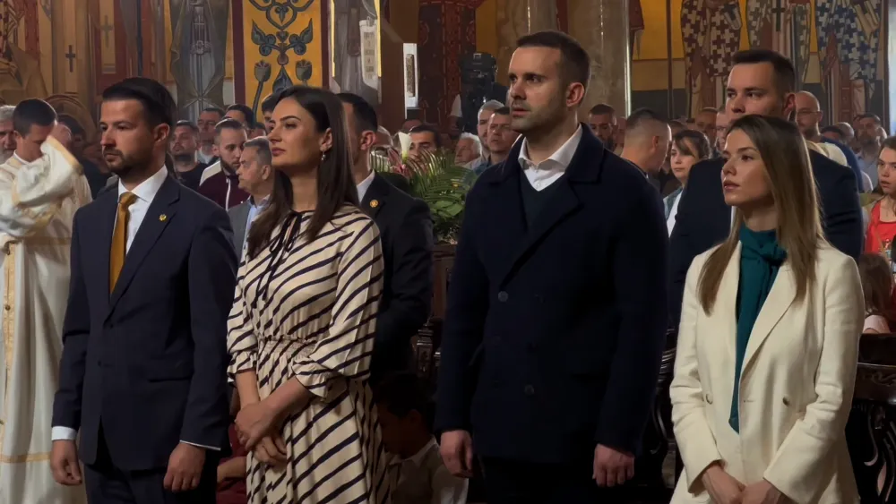 (FOTO/VIDEO) Milatović i Spajić prisustvovali vaskr&scaron;njoj liturgiji u Podgorici