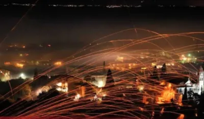 (VIDEO) Neobična tradicija u Grčkoj: Uoči Vaskrsa dvije crkve ispaljuju &lsquo;rakete&rsquo; jedna na drugu