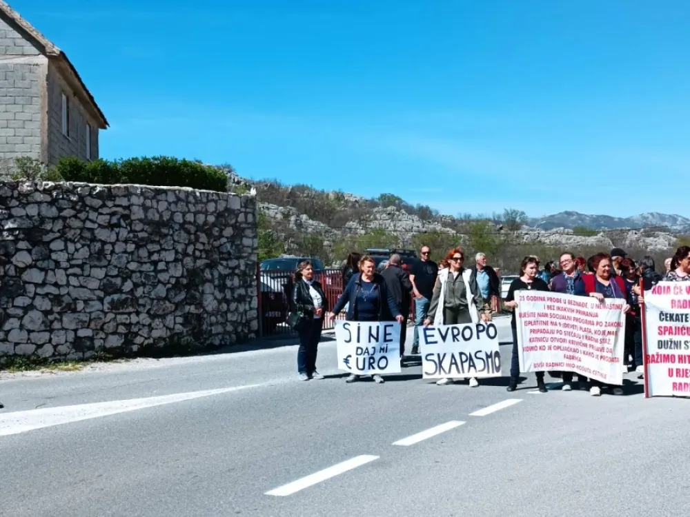 Biv&scaron;i radnici Ko&scaron;ute i danas blokiraju put Cetinje-Podgorica