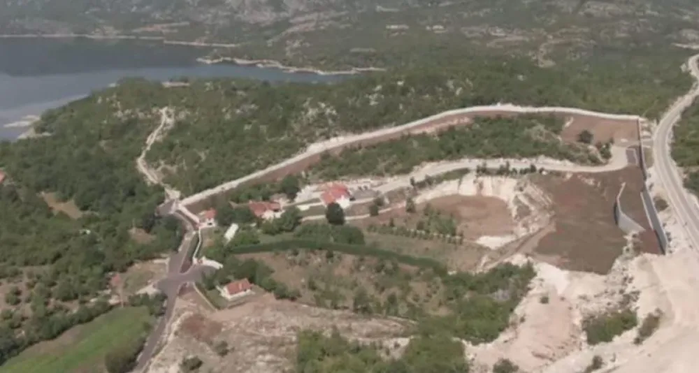 Slučaј "Kočani" ispolitizovan, kuće Đukanovića nesporno sagrađene mimo plana