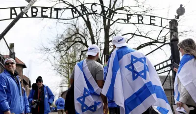 Mar&scaron; živih u Au&scaron;vicu