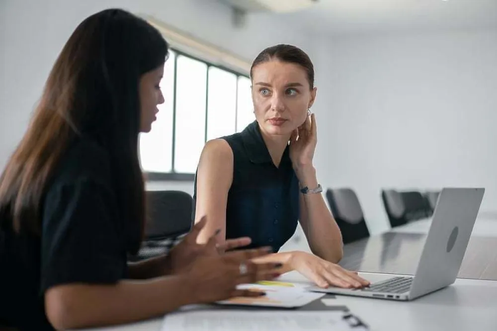 Tri rana znaka upozorenja na demenciju koja možete otkriti dok ljudi govore