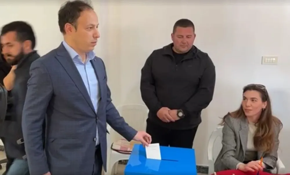 Barјaktari smiјenio načelnike i sekretare iz Force