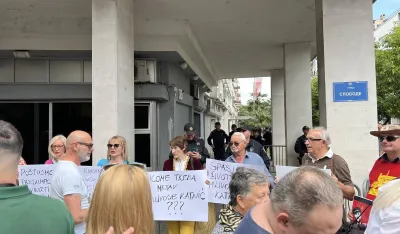 Sa protesta podr&scaron;ke Milivoju Katniću