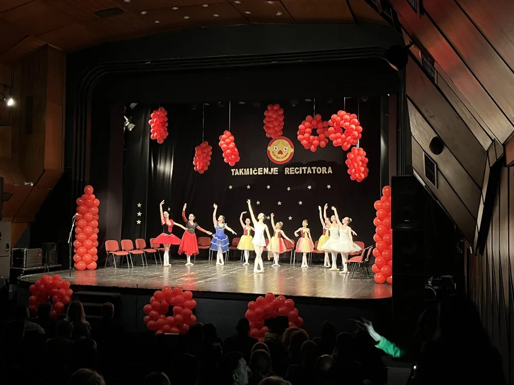      (FOTO) Nagrađeno deset najboljih recitatora Podgorice