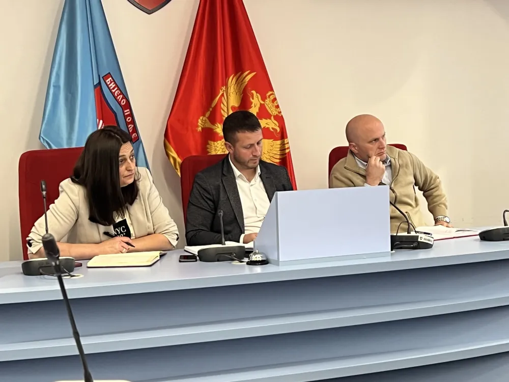 U Bijelom Polju predstavljen program kontrole populaciјe pasa
