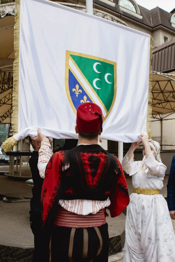 (FOTO) Obelježen Dan bo&scaron;njačke zastave: "Ovdje su na&scaron;i korijeni, na&scaron;a pro&scaron;lost, sada&scaron;njost i nada za budućnost"