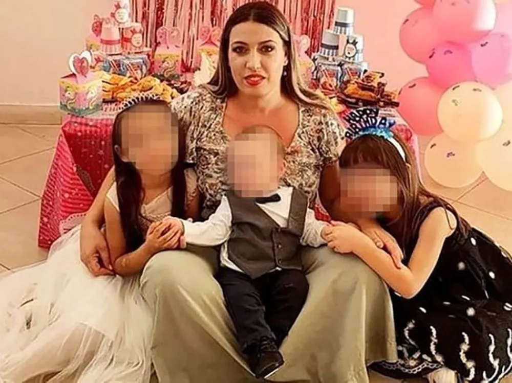 Alma Arazi sa djecom