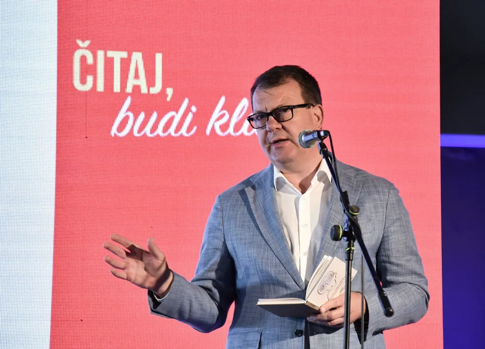 Igor Mirović: Angažovana poezija je važniјa, nego &scaron;to se čini