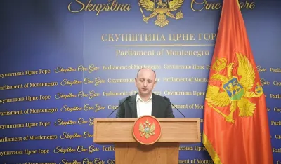 (FOTO) Knežević o Rezoluciji: Istog trenutka kad pritisnemo &ldquo;yes&rdquo;, potvrdili smo se za genocidan narod