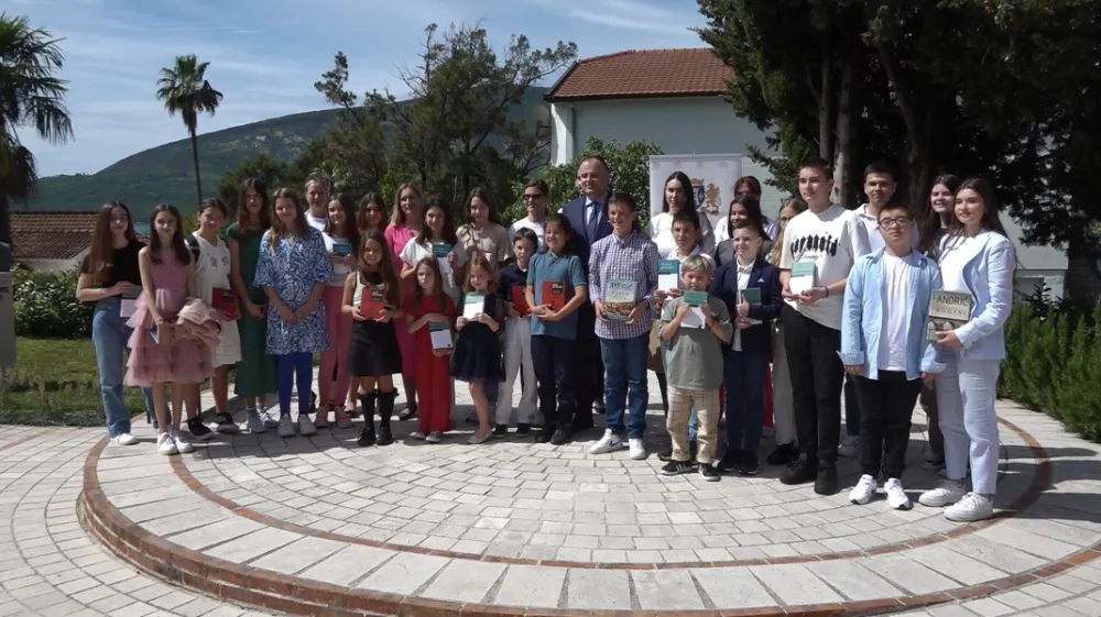 Op&scaron;tina Herceg Novi uručila nagrade: Priznanje za znanje dobilo 47 učenika
