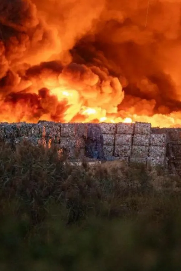 (VIDEO) Veliki požar u marini u Hrvatskoj: Izgorela 22 plovila