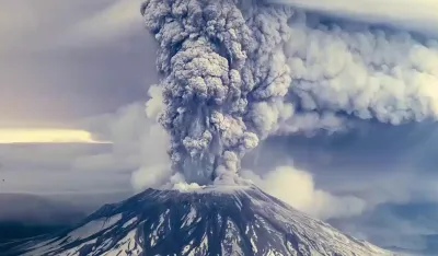 Progla&scaron;en najvi&scaron;i nivo uzbune zbog vukana: Niz erupcija na indonežanskom ostrvu