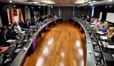 Vlada će intenziviraće saradnju sa lokalnim samoupravama