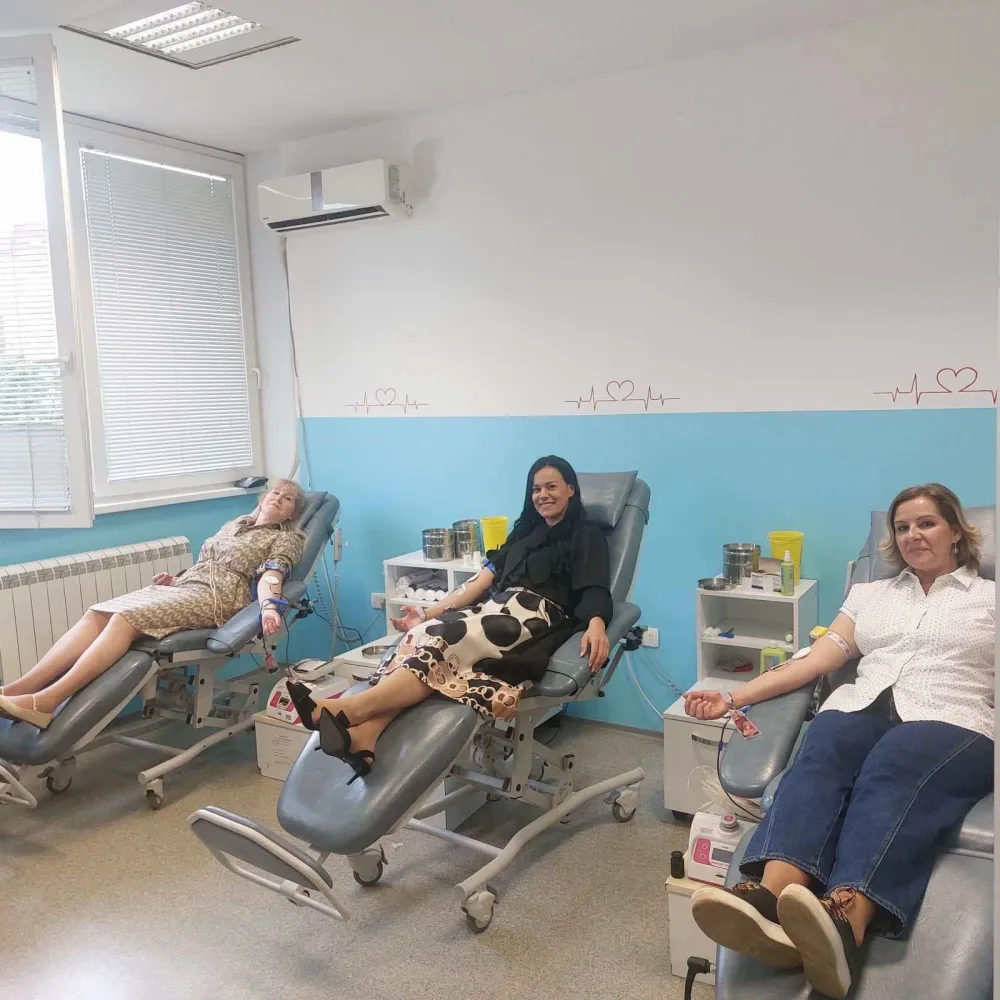 Uoči 21. maja Alijansa žena DPS Nik&scaron;ić organizovala akciju dobrovoljnog davanja krvi