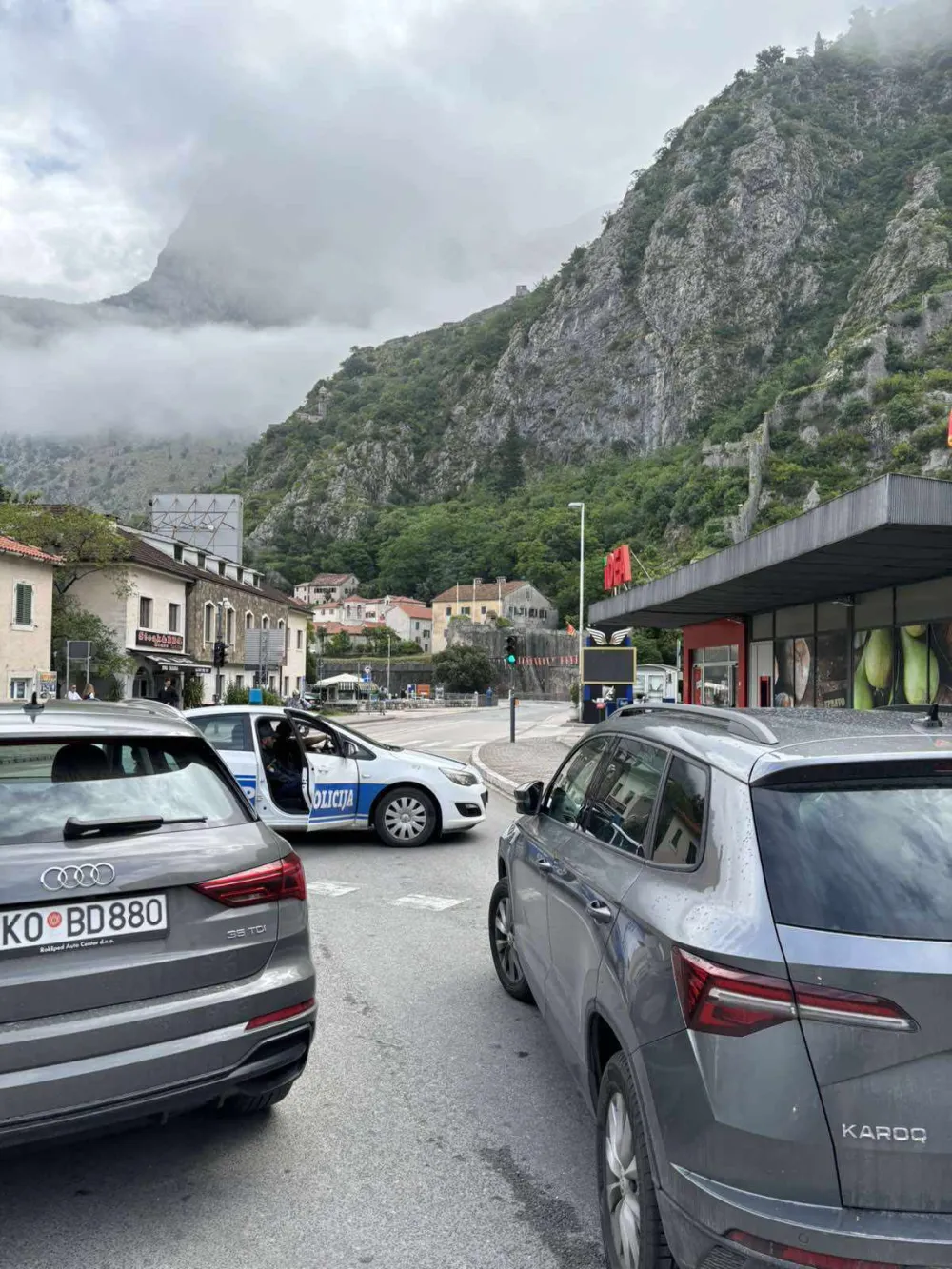 Kotor: Triatlon blokirao grad duže od najavljenog