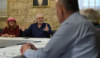 Svi pi&scaron;u pјesme, ali riјetki pi&scaron;u poeziјu