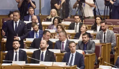 DPS: Vučić raskrinkao su&scaron;tinu obmane Spajićevih amandmana, a poniženi PES frustraciju poku&scaron;ao da liječi na DPS-u