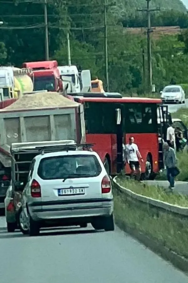 Srbija: Sudar autobusa i kamiona kod Obrenovca - jedna osoba poginula, vi&scaron;e povrijeđenih