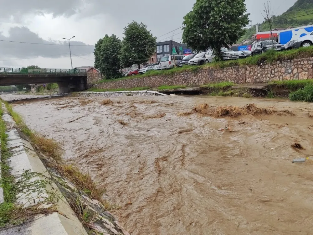 Nabujala voda na u&scaron;ću Jo&scaron;anice u Ra&scaron;ku 
