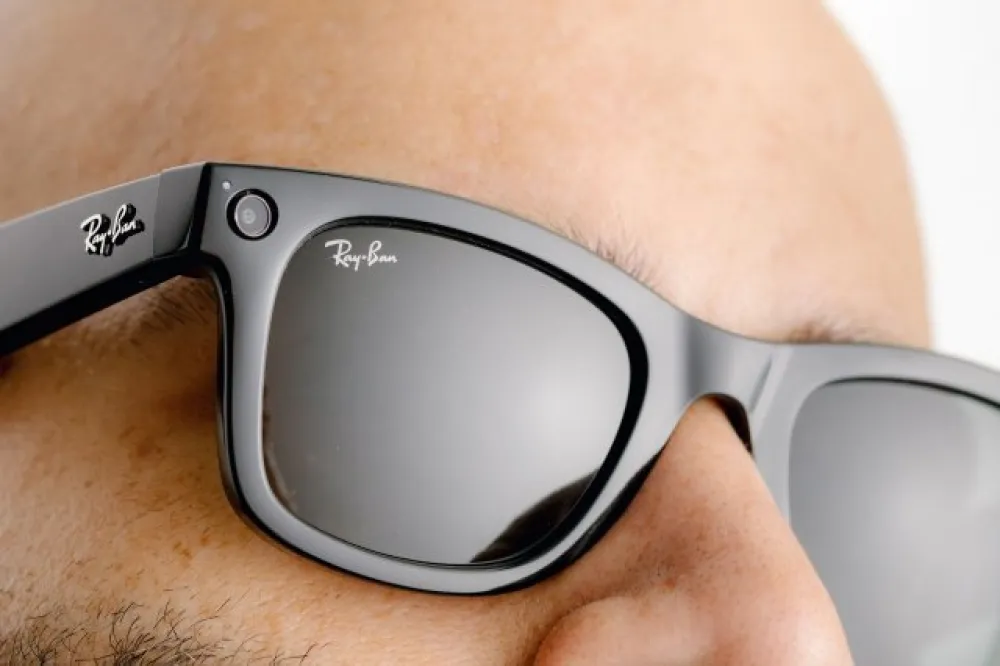 Ray-Ban pametne naočare: Glasom objavljujete stori na Instagram i pu&scaron;tate muziku