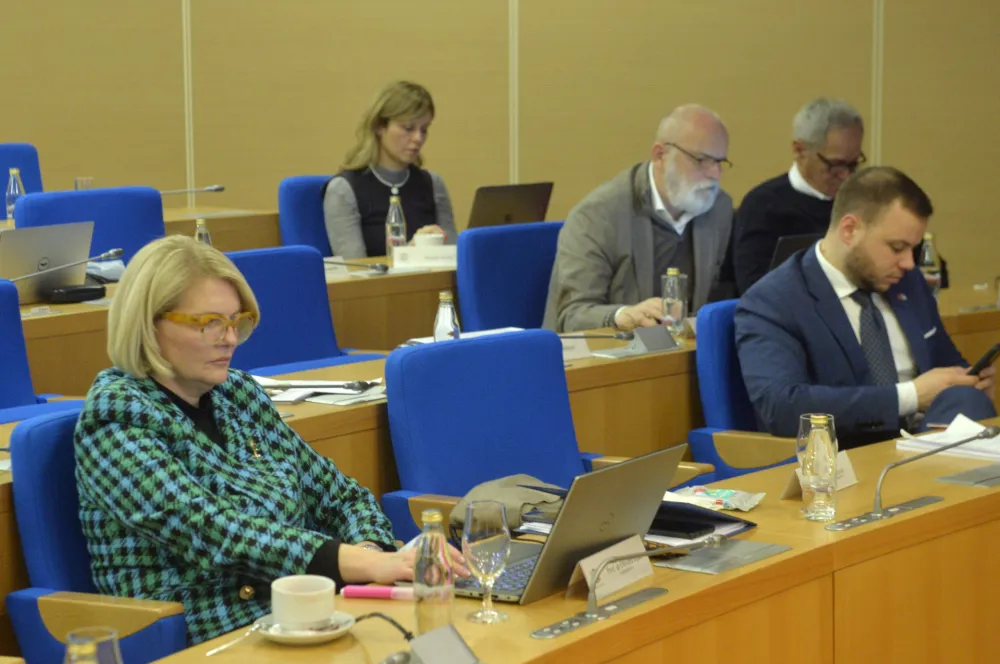 Za PES izbori alternativa, Uјedinjena vјeruјe da to odgovara samo predanima