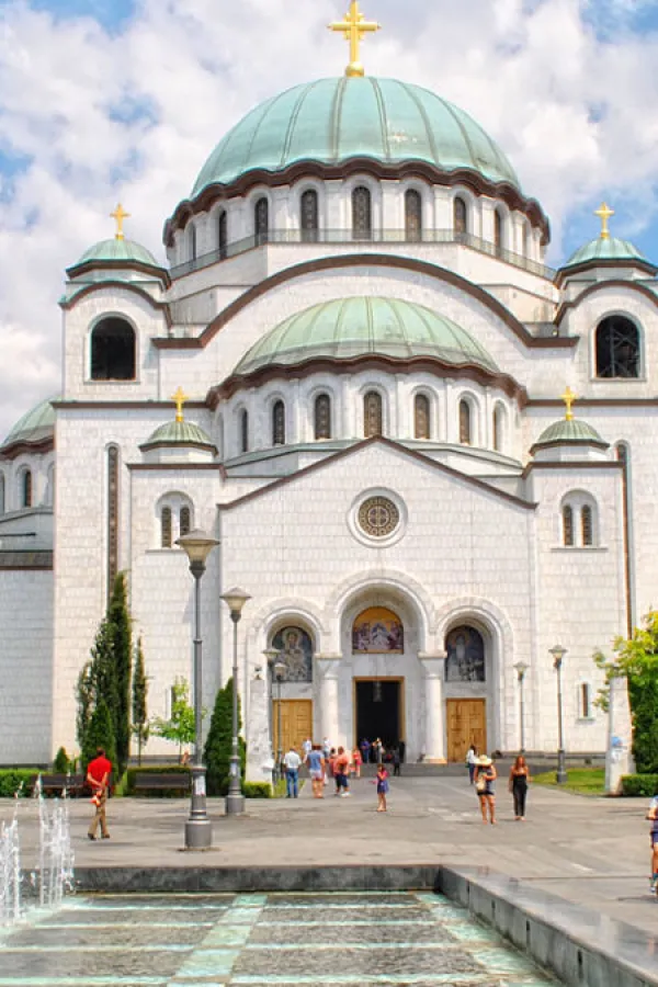 Danas u podne zvoniće zvona na svim hramovima u Srbiji