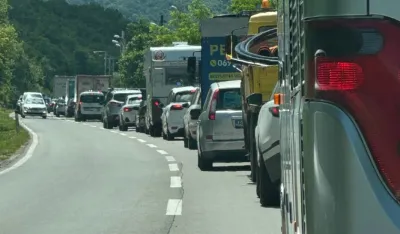 Zbog saobraćajne nezgode u Lastvi Grbaljskoj ogromne kolone na putu Budva-Tivat