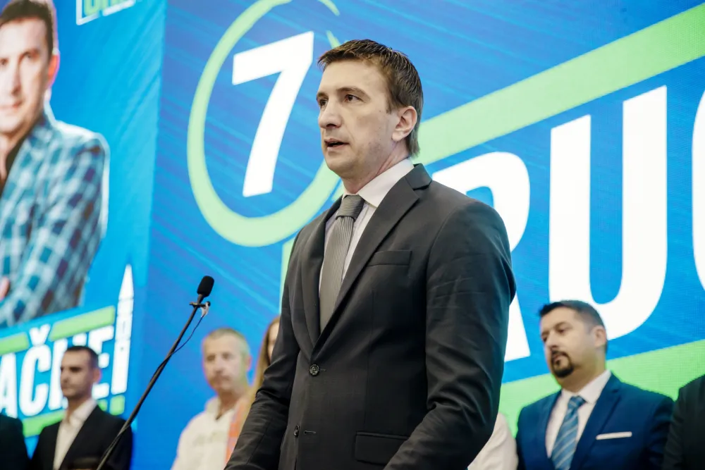 Ivanović: Neprihvatljivo da je Spajićeva Vlada potro&scaron;ila preko 4 miliona eura na hranu, piće i putovanja