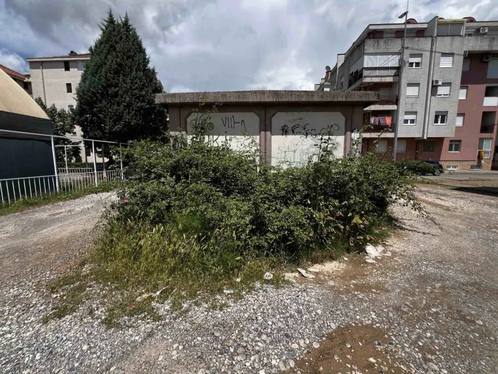 Kupina opkolila trafostanicu