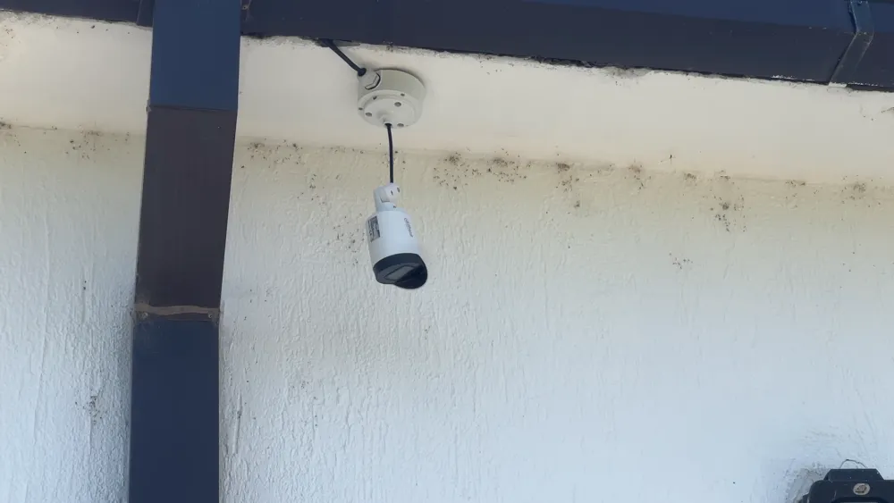 (VIDEO) Vandali uni&scaron;tili imovinu Komunalne policiјe i inspekciјe: Polomljena kamera na obјektu