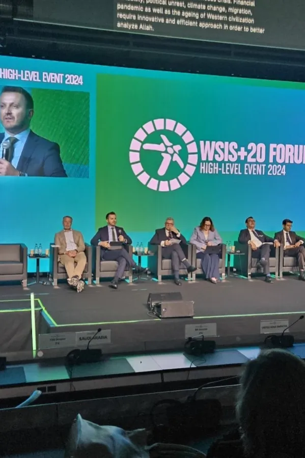 Sa sesije Razgovori lidera "Obezbjeđivanje digitalnog prostora: Strategije saradnje za povjerenje i otpornost"