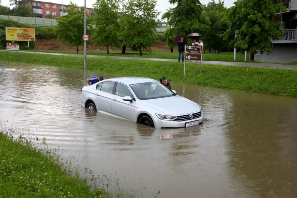(VIDEO) Grad i poplave pogodile sjeverozapad Hrvatske