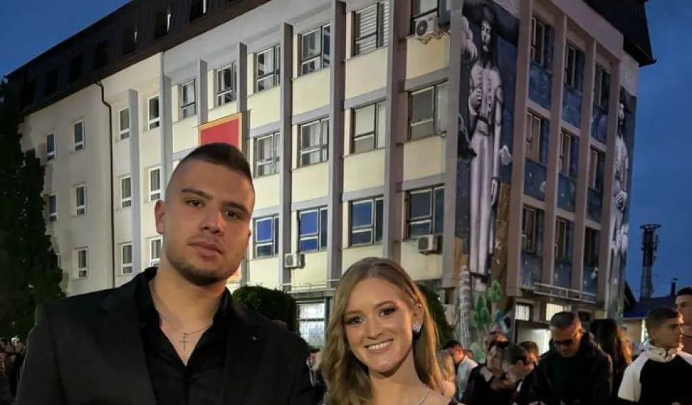 (VIDEO) Svečana &scaron;etnja maturanata bjelopoljskim korzom