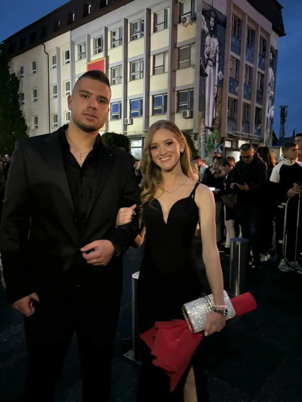 (VIDEO) Svečana &scaron;etnja maturanata bjelopoljskim korzom