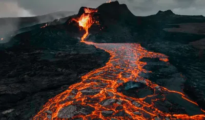 Island: Peta erupcija vulkana od decembra,&nbsp;vlasti upozorile stanovnike na rizik